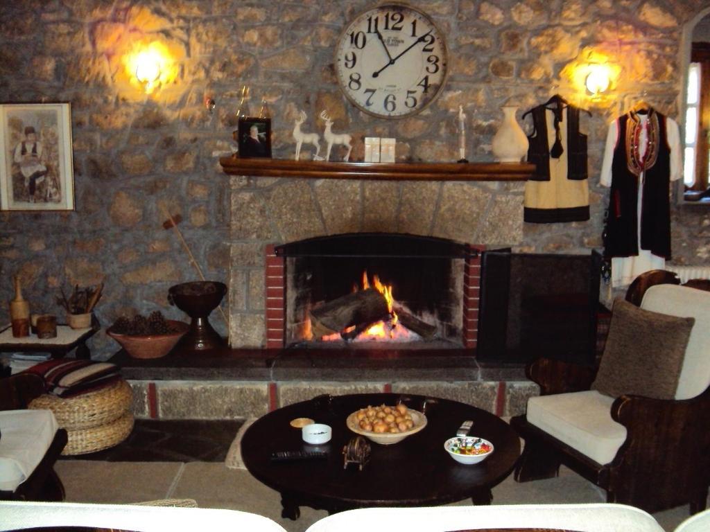 Guesthouse Karahalios Polydrossos Ngoại thất bức ảnh
